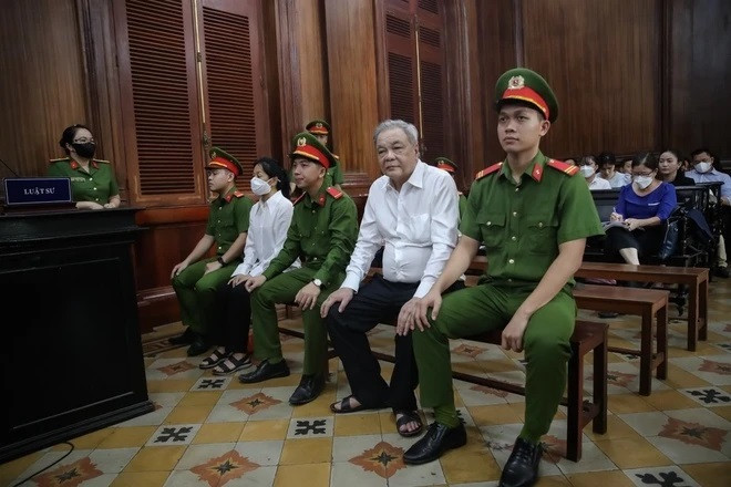 Ong Tran Qui Thanh va Tran Uyen Phuong khang cao-Hinh-2