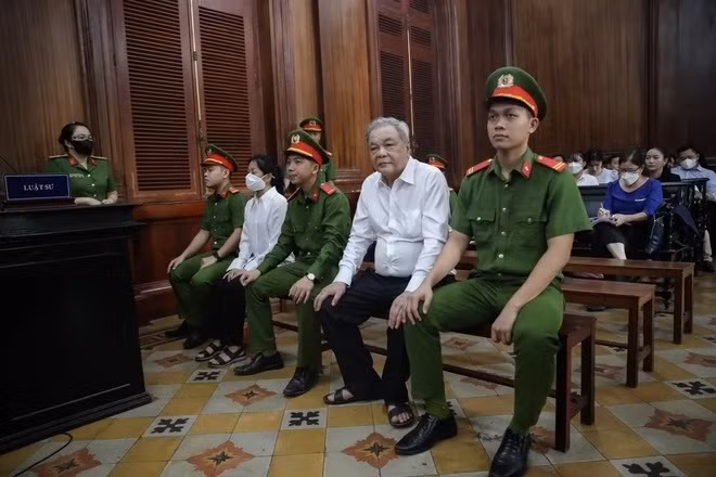 Ong Tran Qui Thanh va Tran Uyen Phuong khang cao-Hinh-2