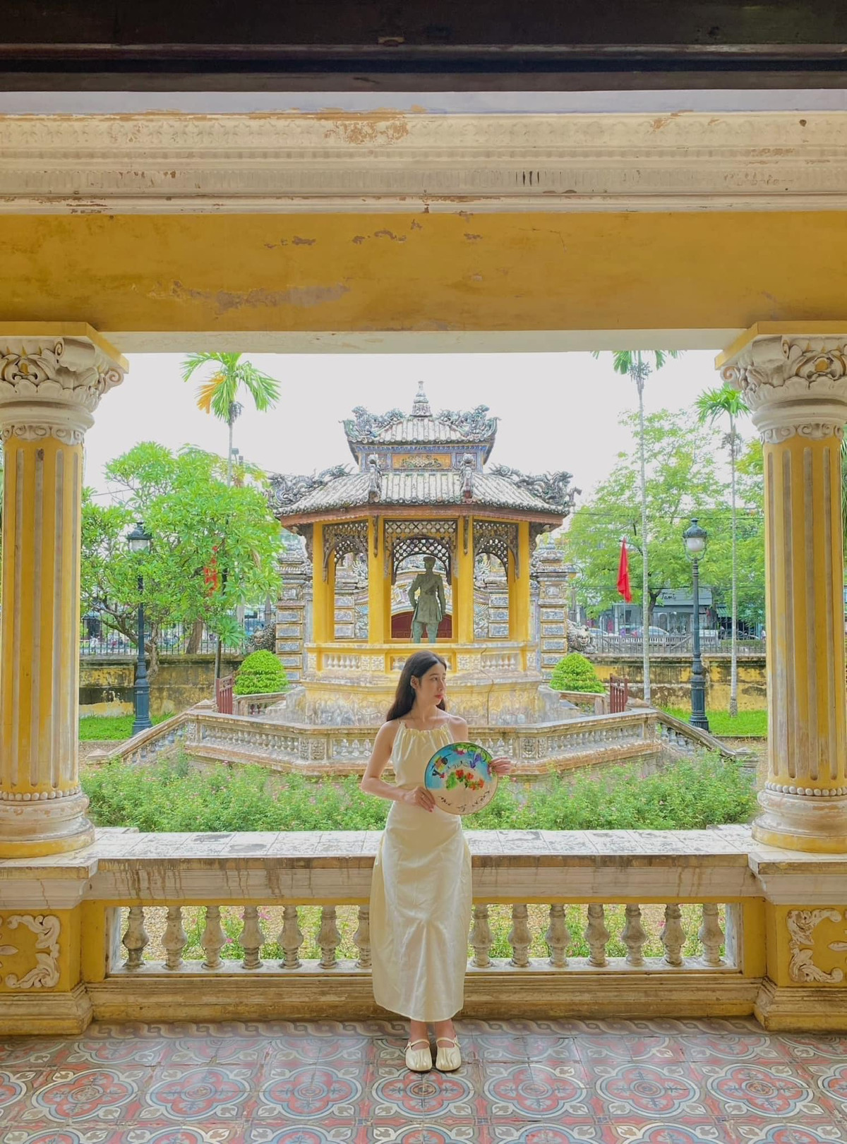 Giữa lòng cố đô thơ mộng, Cung An Định là điểm dừng chân lý tưởng để ghi lại những khoảnh khắc nghệ thuật, đồng thời cảm nhận nhịp sống chậm rãi và chiều sâu văn hóa của một vùng đất từng là trung tâm quyền lực. Ảnh Bích Thuỷ