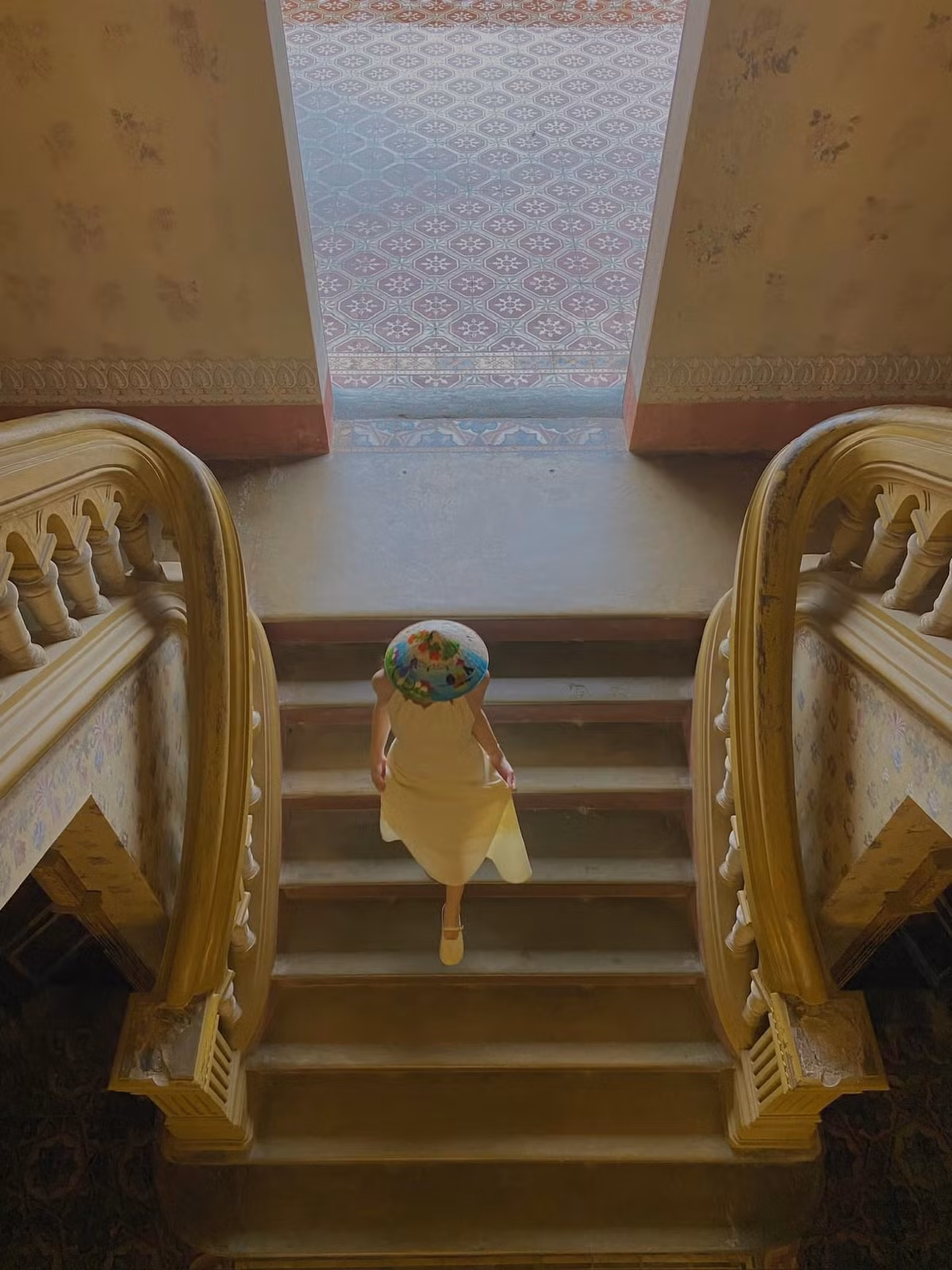 Giá vé tham quan Cung An Định hiện nay là 50.000 VNĐ/người lớn cho cả khách du lịch trong và ngoài nước. Trẻ em dưới 12 tuổi hoặc có chiều cao dưới 1,4m được miễn phí vé vào cổng. Ngoài ra, du khách có thể chọn mua vé kết hợp tham quan các điểm khác trong khu vực với mức giá ưu đãi, ví dụ như vé tham quan 2 điểm (Bảo tàng Cổ vật Cung đình Huế và Cung An Định) với giá 80.000 VNĐ/người lớn. Ảnh Bích Thuỷ