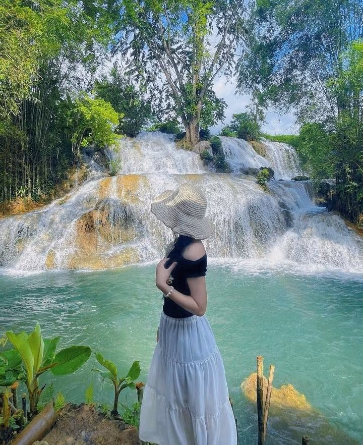 Du khách khi đến thác nên chuẩn bị đầy đủ quần áo gọn nhẹ, đồ bơi, khăn tắm, dép đi suối, kem chống nắng, thuốc chống côn trùng và nước uống. Nếu dự định ở lại lâu hoặc tổ chức dã ngoại, bạn nên mang theo đồ ăn nhẹ và túi đựng rác để giữ gìn vệ sinh cho khu du lịch. Ảnh La Mộc