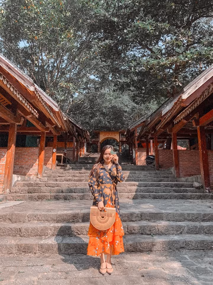 Mỗi góc nhỏ tại đây đều là background sống ảo “nghìn like”, khiến du khách không khỏi ấn tượng ngay từ những bức ảnh đầu tiên. Đây thực sự là một “dấu lặng” đầy chất thiền, nơi bất kỳ ai yêu thích sự tĩnh tại và cổ kính cũng không thể bỏ qua khi du lịch Quảng Ninh. Ảnh dulichviet