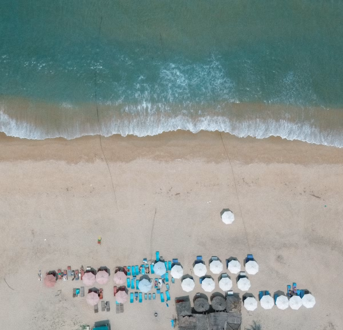 Chỉ cách Đà Nẵng khoảng 30 phút di chuyển và nằm không xa phố cổ Hội An, Biển Hà My lại sở hữu một không gian hoàn toàn khác biệt: yên tĩnh, trong lành và gần như chưa bị thương mại hóa. Ảnh Tuân Cuồng Chân