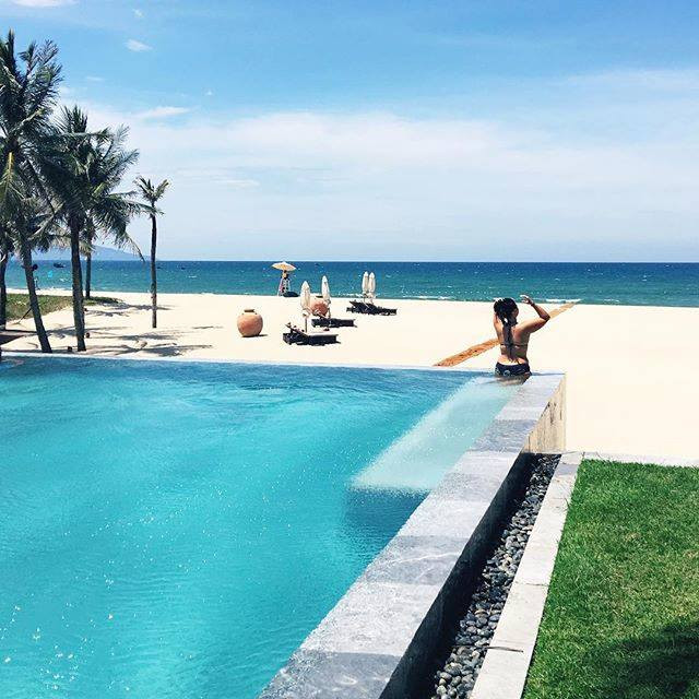 Với vị trí lý tưởng giữa Đà Nẵng và Hội An, du khách hoàn toàn có thể lên kế hoạch kết hợp tắm biển Hà My vào ban ngày và dạo chơi phố cổ vào buổi tối. Ảnh megan_ngoc_le