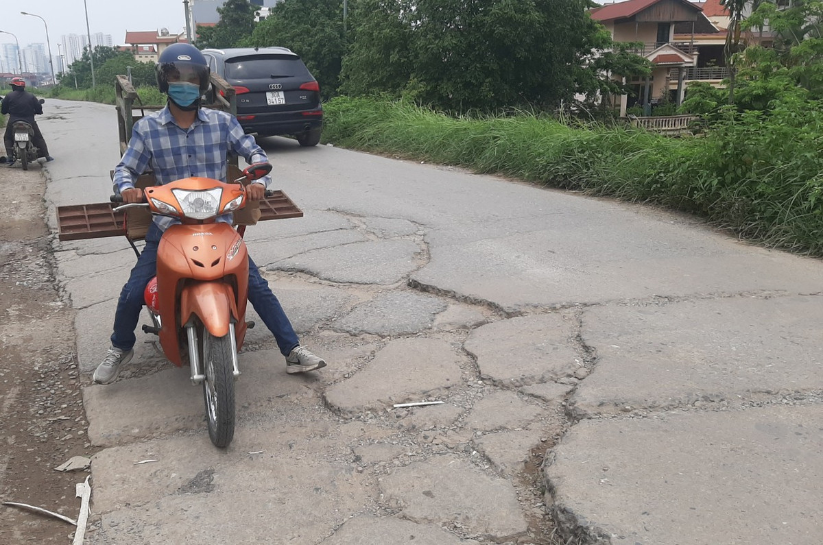 Hà Nội: Tiềm ẩn nguy cơ xảy ra tai nạn giao thông tại đê Yên Nghĩa - Hình 3 Ha Noi: Tiem an nguy co xay ra tai nan giao thong tai de Yen Nghia-Hinh-3