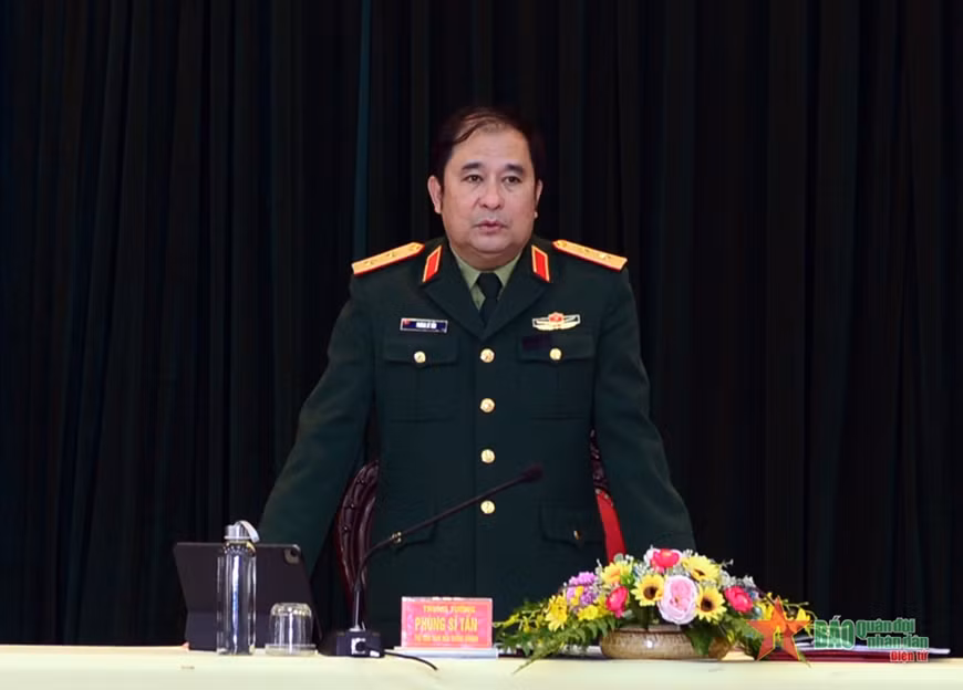 Thượng tướng Phùng Sĩ Tấn sinh năm 1966, quê quán tỉnh Phú Thọ. (Ảnh: Báo Quân Đội Nhân Dân) 