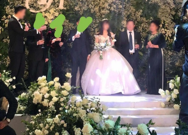 Điều khiến chị L. nghi vấn khi thấy V.A. sau mỗi lần tặng quà cho nhà bạn trai lại đề nghị được vay tiền. Số tiền V.A. vay từ vài trăm triệu đến nhiều tỷ đồng. Đáng chú ý, thông tin cho biết, đám cưới giữa V.A. với em chồng chị L. rất xa xỉ, diễn ra tại một khách sạn 5 sao ở Hà Nội. Khách mời của V.A. lên tới vài trăm người, của hồi môn là chiếc Rolls Royce trị giá hàng chục tỷ đồng.