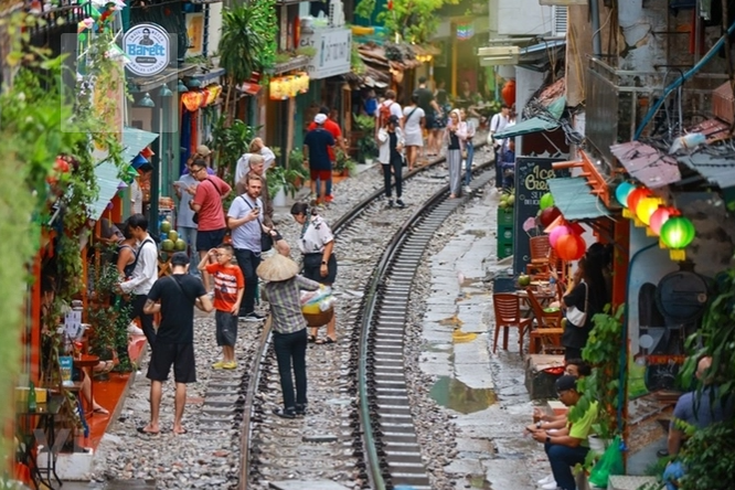 Kien nghi Ha Noi dep ca phe duong tau gay anh huong den ATGT