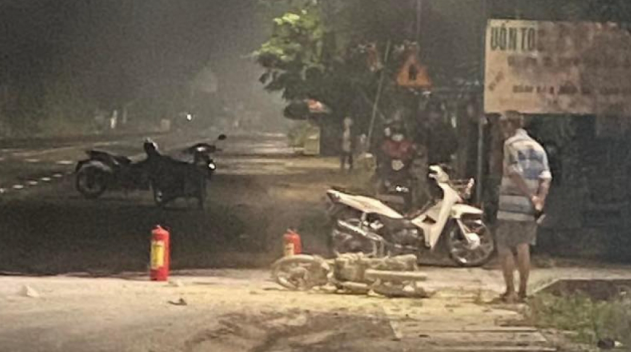  Xe bán tải tông đuôi xe máy khiến đôi nam nữ tử vong: Khoảng 0h ngày 12/9, trên đường ĐT751 thuộc địa phận ấp 1, xã Minh Long, huyện Chơn Thành, tỉnh Bình Phước anh Lê Tiến Dũng (SN 1996, ngụ Bình Dương) lái chiếc ô tô đã va chạm vào đuôi xe máy do anh Trương Thế Lâm (SN 1994, ngụ xã Minh Long) chở theo chị Nguyễn Thị Hậu (SN 2002, ngụ thị trấn Chơn Thành) chạy cùng chiều phía trước. Hậu quả khiến anh Lâm và chị Hậu tử vong. 