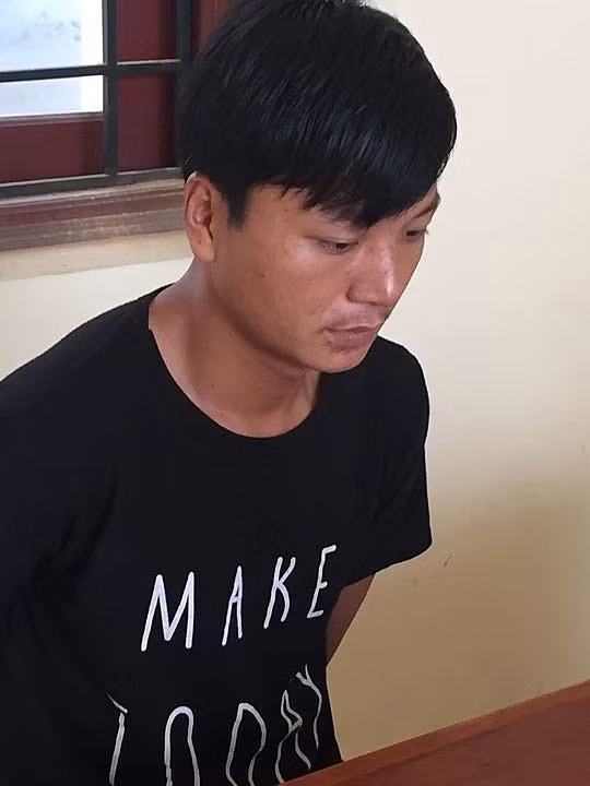 Khi được hỏi, tất cả người thân, bạn bè của Lực đều trả lời không biết gã đang ở đâu, làm gì. Toàn bộ các thiết bị liên lạc như điện thoại, mạng xã hội đều trong trạng thái "tắt nguồn". Quá trình thu thập chứng cứ, giám định dấu vết và đánh giá các lời khai từ nhân chứng, Ban chuyên án đủ cơ sở để tin rằng Lực chính là hung thủ gây ra cái chết của bà G. Tuy nhiên, vấn để đặt ra hiện tại là Lực đang ở đâu? 