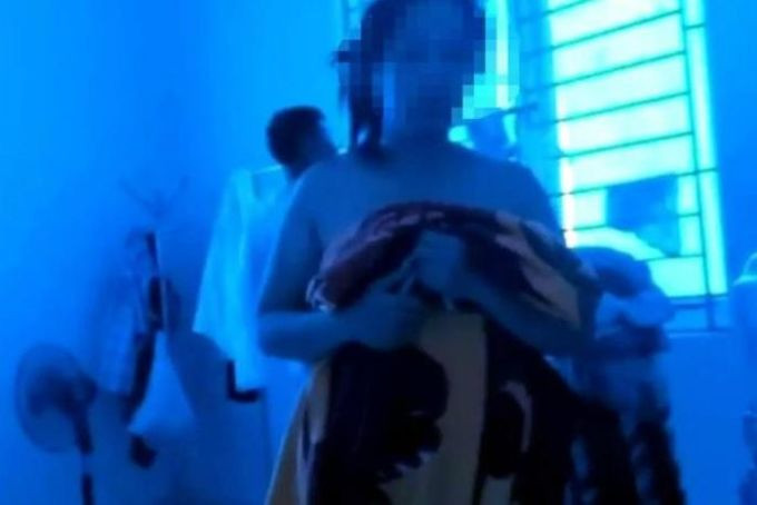  Chủ tịch xã bị cách chức vì quan hệ bất chính: Ngày 20/6, UBND huyện Thạch Thành, tỉnh Thanh Hoá đã họp, thống nhất cách chức ông Trương Văn Gương - Chủ tịch UBND xã Thành Mỹ sau khi Ban Thường vụ Huyện ủy thi hành kỷ luật khai trừ Đảng.