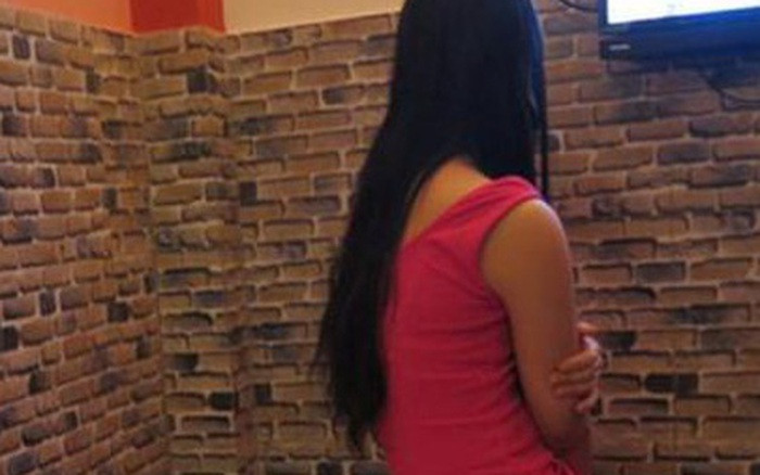  Kề dao vào cổ nhân viên cướp điện thoại sau khi massage: Sau khi đến tiệm cắt tóc, gội đầu trên đường Dương Hiến Quyền (phường Vĩnh Hòa, TP Nha Trang, Khánh Hòa) massage xong, Trần Dương Đức Hảo (SN 1990, ngụ đường Hòn Dung, phường Vĩnh Hải, TP Nha Trang) bất ngờ dùng dao kề vào cổ chị Ngô Thị T.T. (SN 1992, trú xã Vĩnh Ngọc, TP. Nha Trang) uy hiếp, cướp điện thoại di động iPhone 8 Plus của nữ nhân viên này. Ngày 14/9, Công an TP Nha Trang cho biết đang củng cố hồ sơ để xử lý đối tượng Hảo.