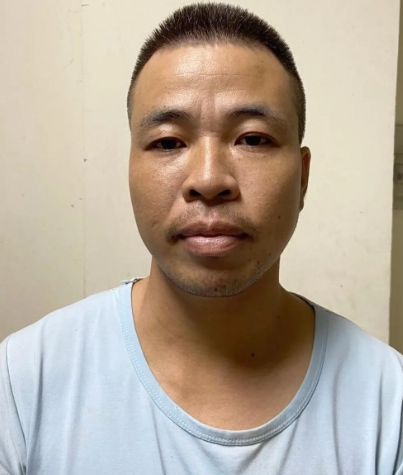  Tống tiền vợ người khác bằng ảnh nóng: Sau những lần thân mật, Giáp Văn Nhất (32 tuổi, trú huyện Lạng Giang, tỉnh Bắc Giang) dùng điện thoại chụp nhiều ảnh nhạy cảm của bạn gái rồi dọa gửi ảnh cho chồng cô này, ép nạn nhân đưa tiền. Ngày 14/9, Công an tỉnh Bắc Giang cho biết đã tạm giữ hình sự Giáp Văn Nhất để điều tra hành vi cưỡng đoạt tài sản. 