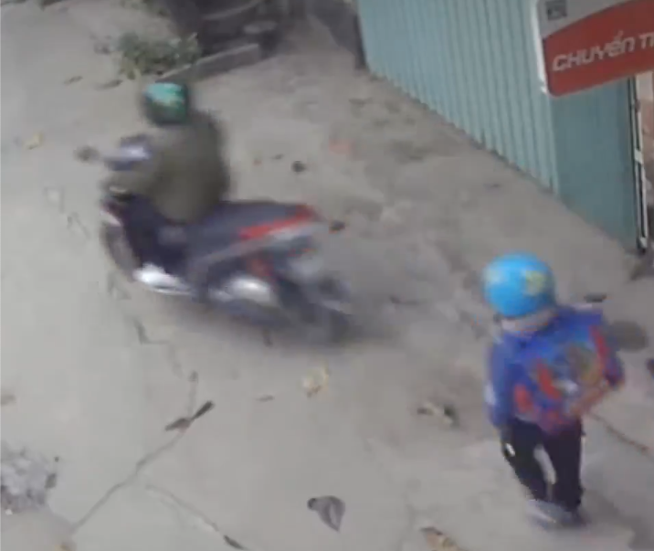 Ba me cho con di hoc ma bo quen, be trai ngo ngac goi-Hinh-2