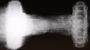 Thanh kiếm của người Viking trên là một phần trong kho báu được khai quật vào năm 2015 tại khu chôn cất thuộc quần đảo Orkney, phía bắc lục địa Scotland.