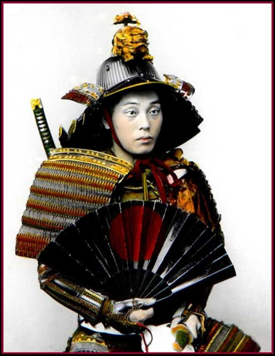 Nhờ vậy, quạt làm như sắt được gọi là tessen (thiết phiến hoặc quạt chiến). Samurai có thể mang quạt sắt bên người tới mọi địa điểm mà không bị vi phạm quy định cấm.