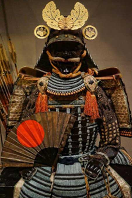 Khi ấy, samurai có thể sử dụng tessen như một tấm khiên lúc bị tấn công hoặc dùng nó để tiêu diệt kẻ thù ở những nơi không được phép mang vũ khí như kiếm.