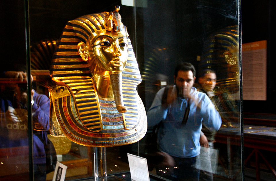 Theo đó, bảo tàng Cairo là một trong những địa điểm du lịch hút khách nhất Ai Cập. Mỗi năm, hàng triệu du khách ghé thăm nơi này để chiêm ngưỡng các cổ vật tìm thấy trong các lăng mộ, bao gồm các báu vật tại nơi an nghỉ ngàn thu của Tutankhamun.