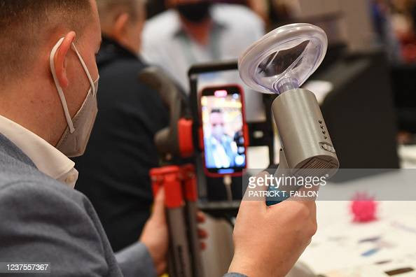 OPTEEV Freedom - máy phân tích hơi thở phát hiện COVID-19 của ViraWarn là phát minh nổi bật được nhiều người quan tâm khi tham dự Triển lãm Điện tử Tiêu dùng 2022 (CES).