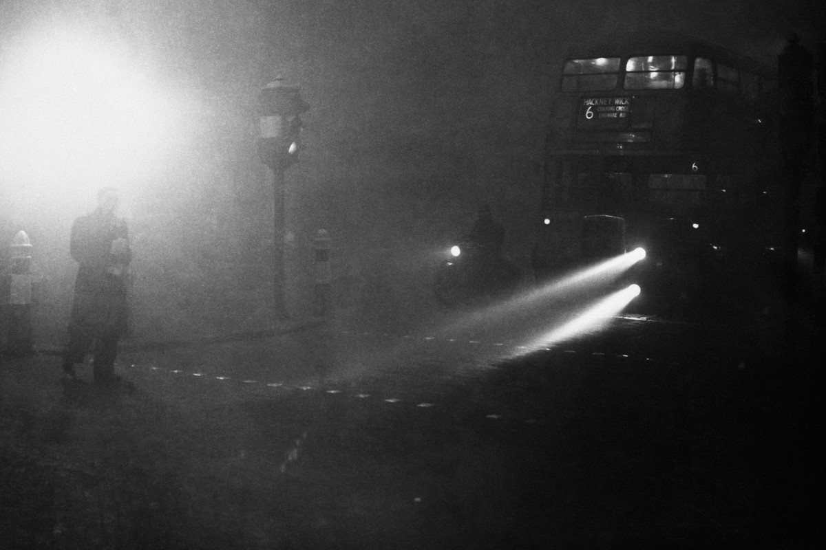 Thêm nữa, nhiều hộ gia đình ở London sử dụng lượng lớn than để đốt sưởi. Theo đó, số khói thoát ra từ hệ thống sưởi của các gia đình khiến tình hình càng tồi tệ hơn.