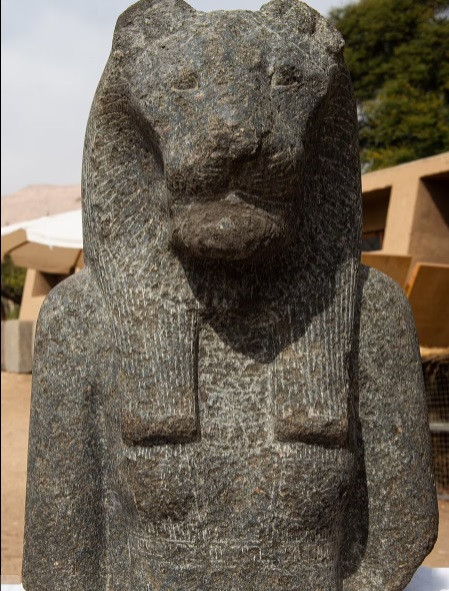Pharaoh Amenhotep III là ông nội của Vua Tutankhamun. Trị vì Ai Cập vào thế kỷ 14 trước Công nguyên, Vua Amenhotep III mở ra một thời kỳ thịnh vượng với lãnh thổ trải dài từ phía nam Nubia đến phía bắc Syria.