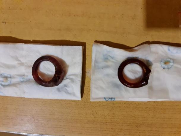 Giả thuyết này được củng cố khi các nhà khảo cổ tìm thấy những đồ tùy táng giá trị trong mộ cổ gồm: 2 chiếc nhẫn hổ phách, 1 chiếc bát bằng đồng, 1 con dao làm từ sắt đựng trong chiếc hộp, những chiếc khóa bằng đồng...