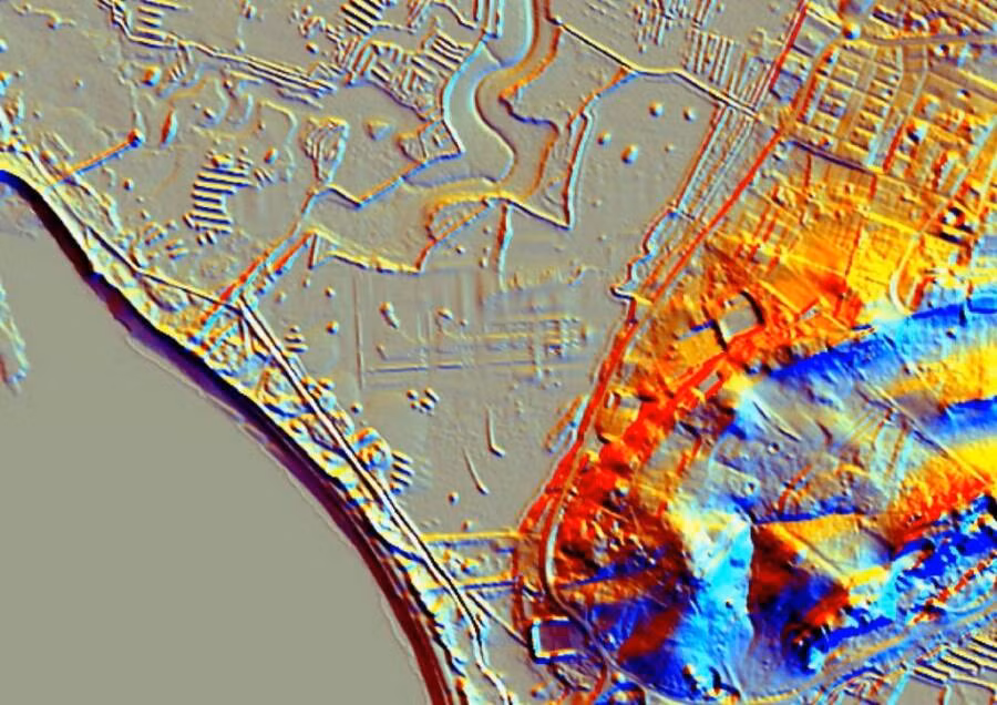 Theo các chuyên gia, cấu trúc dưới đáy vịnh có hình chữ nhật dài 300m, rộng 150m. Kích thước này và phong cách kiến trúc phù hợp với những mô tả về đền thờ Hercules Gaditanus.
