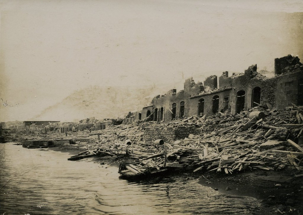 Trong khi đó, thành phố cảng St. Pierre trở thành vùng đất chết chóc trong suốt nhiều tháng trước khi được tái thiết, khôi phục sự sống.