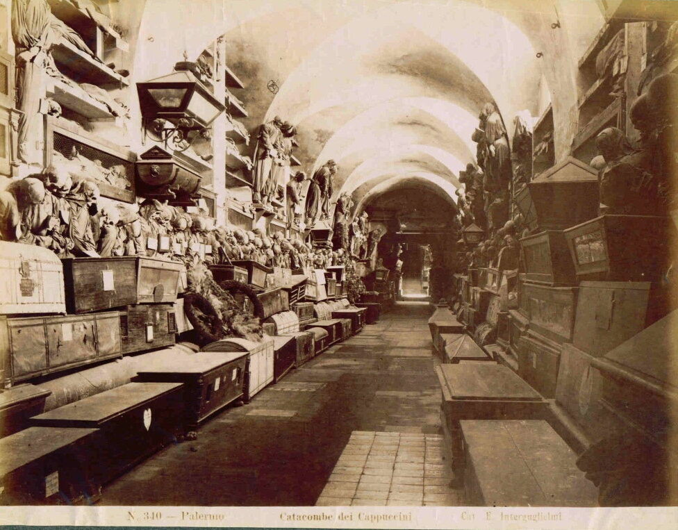 Ba cách bảo quản thi hai đó là: ướp xác tự nhiên, ngâm thi hài trong thạch tín và sử dụng hóa chất.