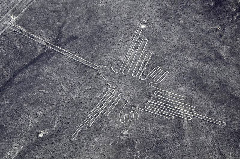 Một số giả thuyết cho rằng, những geoglyph trên sa mạc Nazca có liên quan đến hoạt động tôn giáo, thiên văn học.