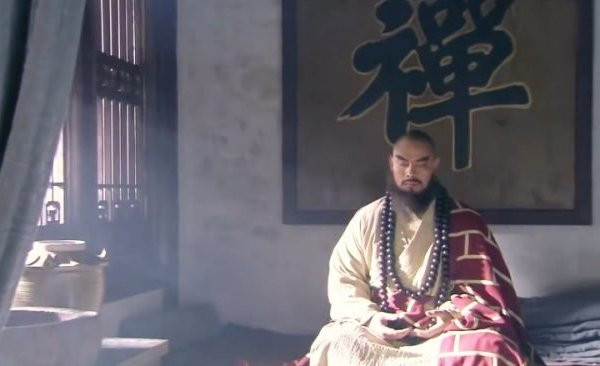 Do Trịnh Đồ mở một loạt hàng bán thịt tại Đông Kinh nên Lỗ Trí Thâm liền tìm đến để "xử lý" gã. Ông bắt Trịnh Đồ đích thân băm nhuyễn 5 kg thịt nạc và không được dính chút mỡ nào. Tiếp đến, ông tiếp tục yêu cầu Trịnh Đồ băm nhuyễn 5 kg thịt mỡ không được dính thịt nạc và 5 kg xương không được lẫn thịt.