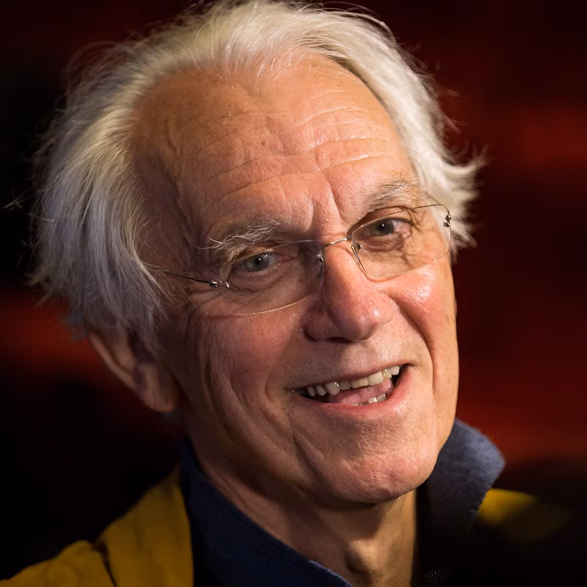 Hai cha con ông Mourou thường xuyên trò chuyện những thứ liên quan đến lĩnh vực vật lý như điện, dòng điện, ampe, hiệu điện thế.. Cha của Mourou tận tình giải thích cho con trai về những điều mà ông biết. Chính vì vậy, ông Mourou càng ngày càng yêu thích vật lý.