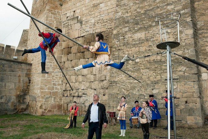 Dù chưa rõ lý do vì sao mọi người ở Tsovkra-1 đều thành thạo đi bộ trên dây nhưng truyền thống này đã khiến nơi đây trở nên nổi tiếng. Thậm chí, nhiều dân làng ở vùng đất này thành lập các gánh xiếc và đi biểu diễn ở Nga và một số nước châu Âu.