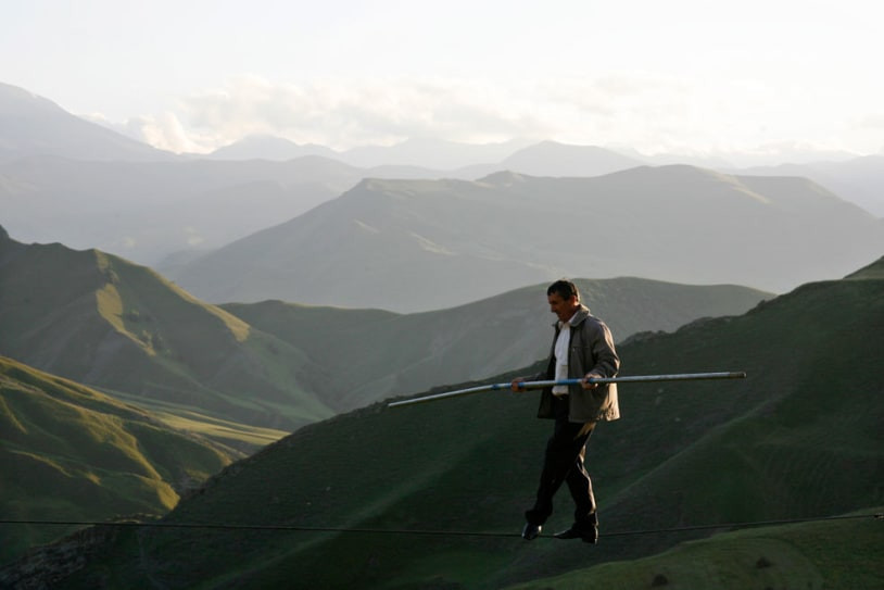 Một số giai thoại cho rằng, dân làng Tsovkra-1 luyện tập cách đi bộ trên dây để dễ tìm được người yêu hơn. Điều này xuất phát từ vị trí địa lý của ngôi làng.