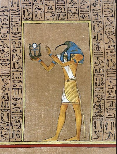 Những vị thần trong đời sống tâm linh của người Ai Cập thời cổ đại được được mô tả có chiếc đầu chim như Horus, Ra và Thoth.