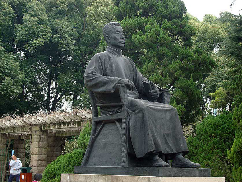 Dù gia đình Lỗ Tấn cảm thấy đáng tiếc vì sự cố hy hữu này nhưng họ vui mừng vì phiên bản thạch cao mà ông Okuda tạo ra trông giống như thật.