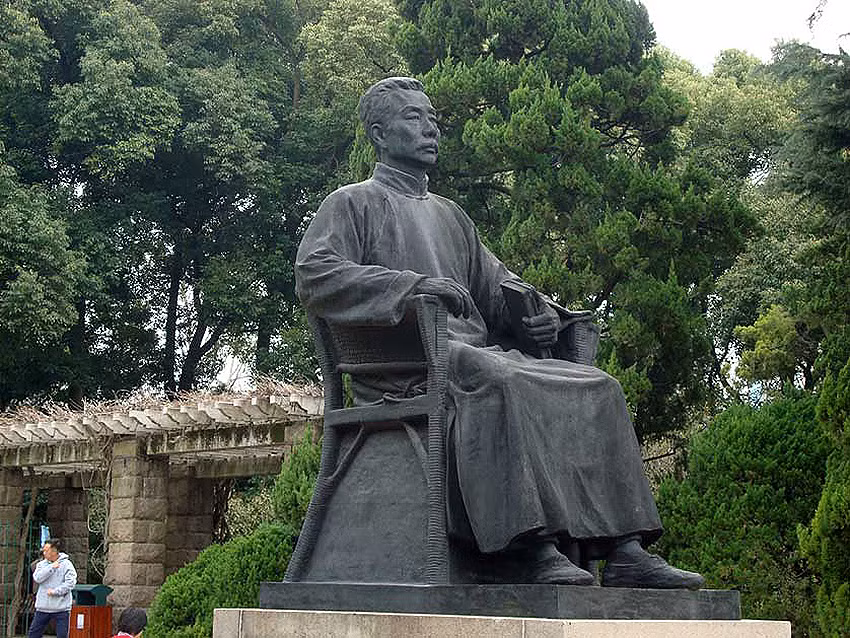 Dù gia đình Lỗ Tấn cảm thấy đáng tiếc vì sự cố hy hữu này nhưng họ vui mừng vì phiên bản thạch cao mà ông Okuda tạo ra trông giống như thật.