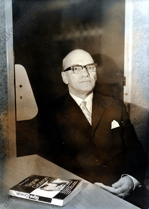 Với việc cung cấp nhiều thông tin tình báo quan trọng, Bazna được Đức quốc xã đặt cho biệt danh là Bazna. Năm 1944, một gián điệp hai mang của Anh trong Đại sứ quán Đức tiết lộ thông tin rằng có gián điệp trong Đại sứ quán Anh.