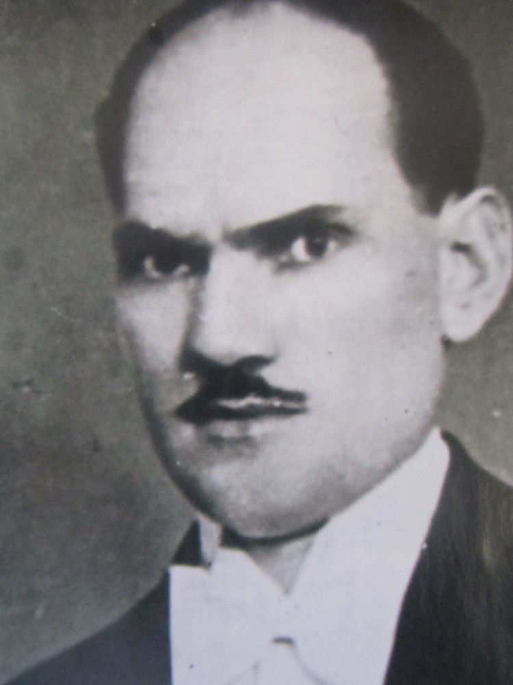 Do đó, đến giữa năm 1944, gã người hầu Bazna xin nghỉ việc ở đại sứ quán và rời đi một cách an toàn. Gã cứ ngỡ sẽ có được cuộc sống giàu có nhờ khoản tiền kếch xù khi cung cấp thông tin tình báo cho Đức nhưng không ngờ toàn bộ số tiền nhận được đều là tiền giả.