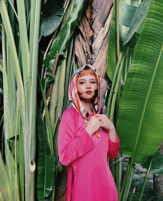 Nguoi tre da quen dien ao dai trong Tet