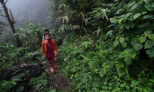 Nguồn gốc cách nói chuyện bằng tiếng huýt sáo của người dân sống trong làng Kongthong đến nay vẫn chưa được làm rõ. Họ chỉ biết rằng, cách liên lạc này đã có từ hàng trăm năm trước.