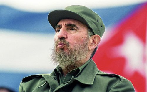 Sau khi giành được chính quyền, lãnh tụ Fidel Castro cùng với các đồng chí: Che Guavara, Raul Castro…đã trở thành những người sáng lập ra Đảng Cộng sản Cuba.