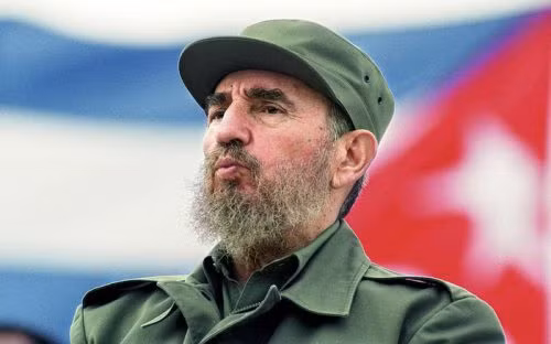 Sau khi giành được chính quyền, lãnh tụ Fidel Castro cùng với các đồng chí: Che Guavara, Raul Castro…đã trở thành những người sáng lập ra Đảng Cộng sản Cuba.