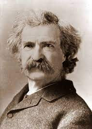 Điển hình là việc khi thấy không có ai để ý, Mark Twain thường lén thả một con rắn sọc không độc nhỏ vào giỏ đồ khâu của mẹ. Khi thấy mẹ hoảng sợ và hét lên vì sợ hãi khi nhìn thấy con rắn, ông cười thích thú.