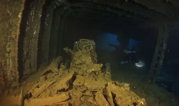 Ước tính lượng thép phế liệu từ một con tàu có thể được bán với giá khoảng 1 triệu bảng (gần 29 tỉ đồng) trong khi những bộ phận khác bằng đồng như đường ống, dây cáp, chân vịt có giá hàng ngàn bảng Anh mỗi tấn.