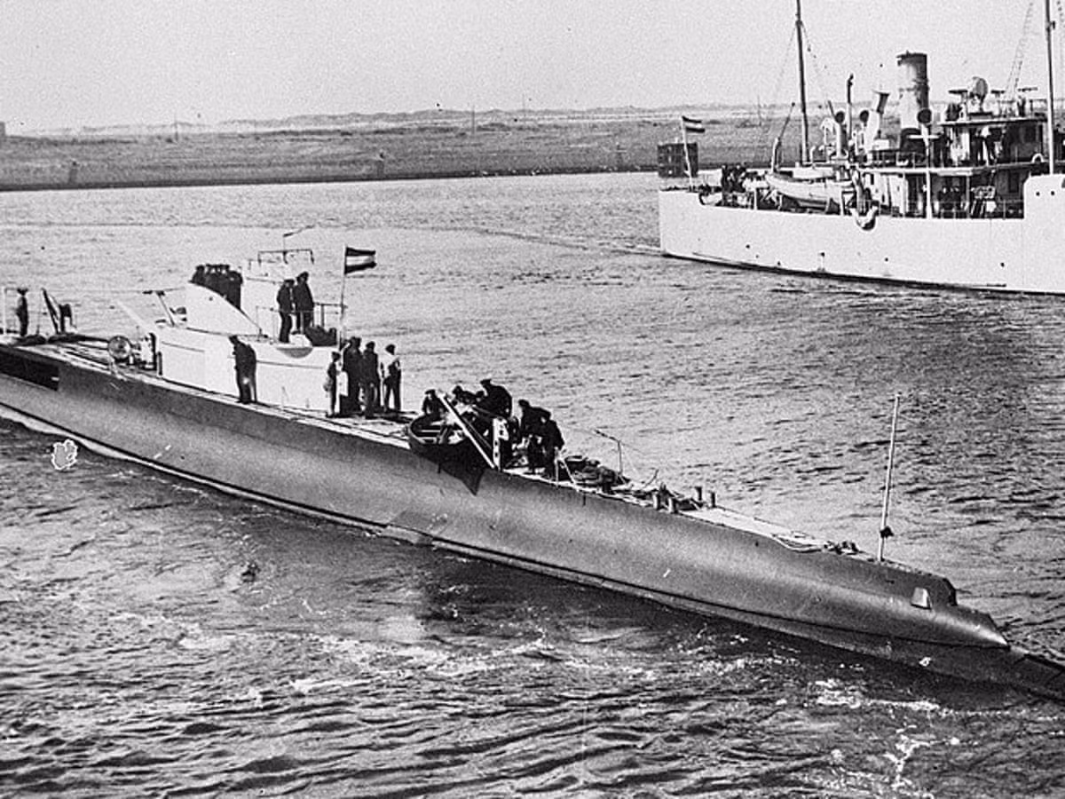 Khi ấy, 2 xác tàu ngầm của Hà Lan tại khu vực Biển Đông ngoài khơi Malaysia mất tích bí ẩn.