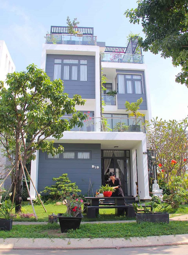 Trước khi sang Mỹ sinh sống, Quách Thành Danh tậu biệt thự sân vườn trị giá 1 triệu USD, rộng hơn 500m2.