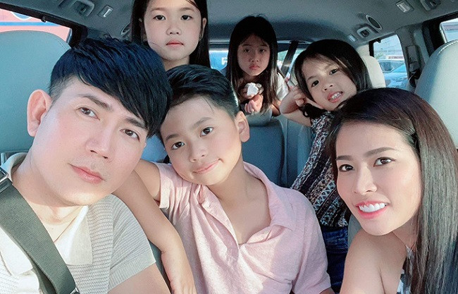 Nổi tiếng với ca khúc "Tôi là tôi", Quách Thành Danh trở thành ca sĩ đắt show hội chợ trong và ngoài nước. Hiện tại, nam ca sĩ cùng gia đình sang Mỹ sinh sống.