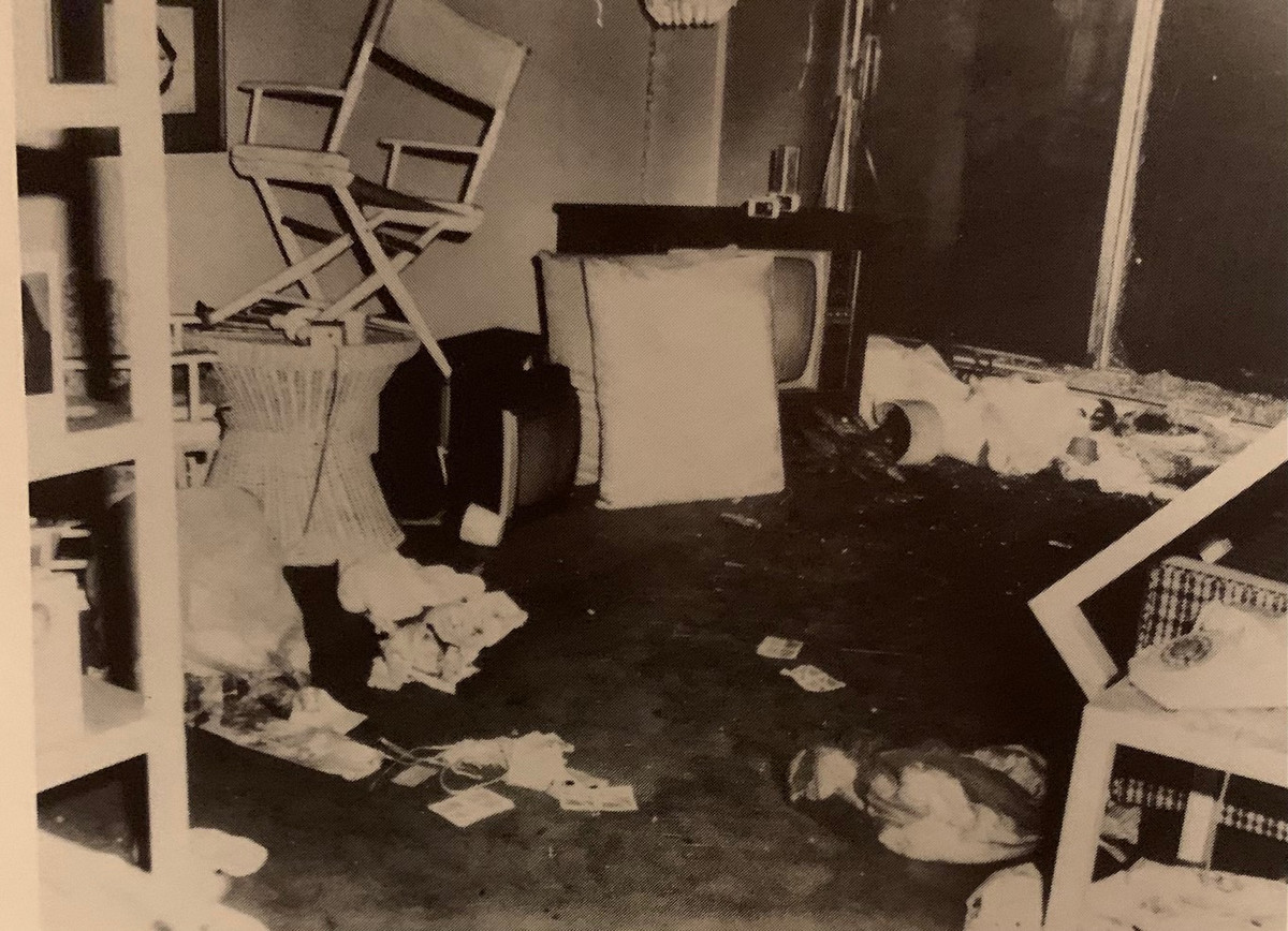 Teresita có cuộc sống giản dị và hạnh phúc với chồng. Ngoài thời gian làm việc ở bệnh viện, cô thường dạy đàn cho trẻ em trong khu phố mà không thu bất cứ khoản tiền nào.