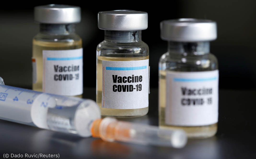 Thêm nữa, nó cũng có một lượng nhỏ đường, giúp bảo vệ công thức vaccine nhạy cảm trong quá trình đông khô.